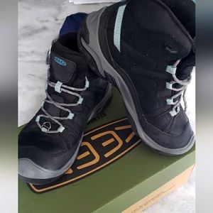 Women's Keen Hiking boots size 9